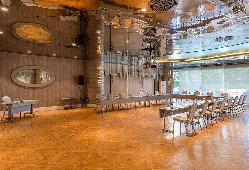 ホテル Wyndham Grand Istanbul Kalamış Marina