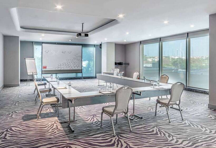 ホテル Wyndham Grand Istanbul Kalamış Marina