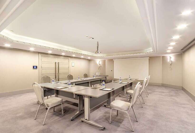 ホテル Wyndham Grand Istanbul Kalamış Marina