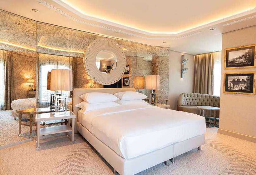 ホテル Wyndham Grand Istanbul Kalamış Marina