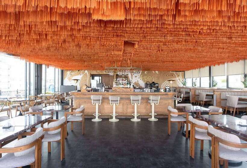 ホテル Wyndham Grand Istanbul Kalamış Marina