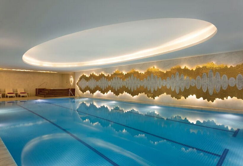 ホテル Wyndham Grand Istanbul Kalamış Marina