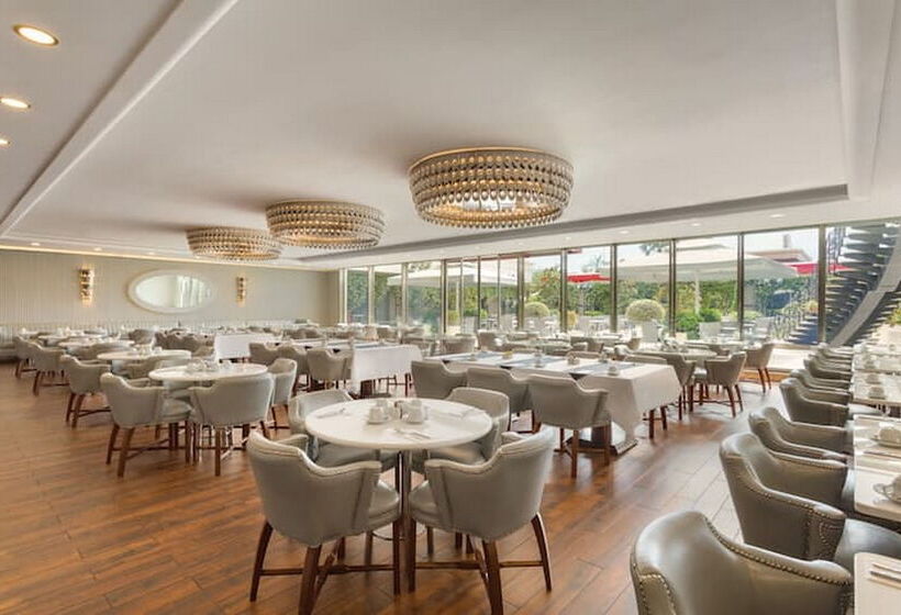 ホテル Wyndham Grand Istanbul Kalamış Marina