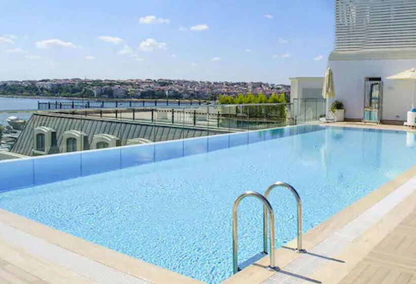 ホテル Wyndham Grand Istanbul Kalamış Marina