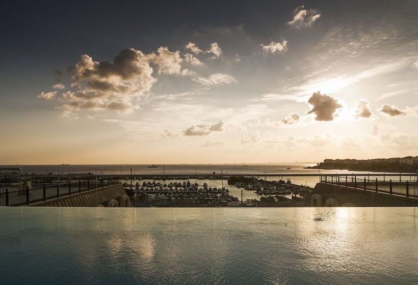 ホテル Wyndham Grand Istanbul Kalamış Marina