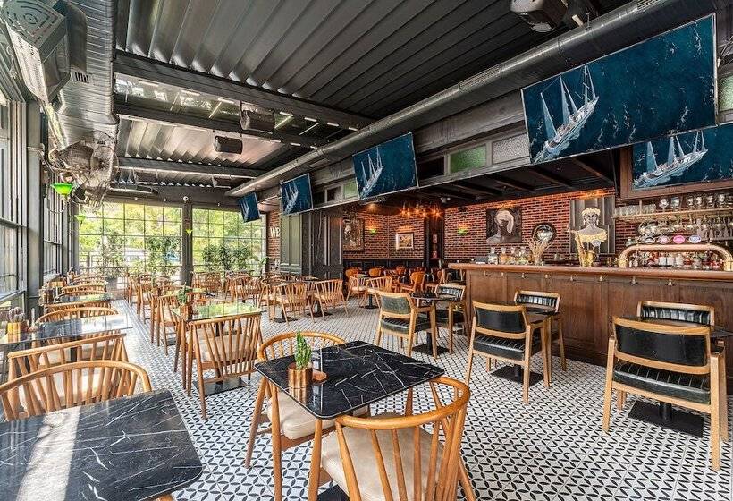 ホテル Wyndham Grand Istanbul Kalamış Marina