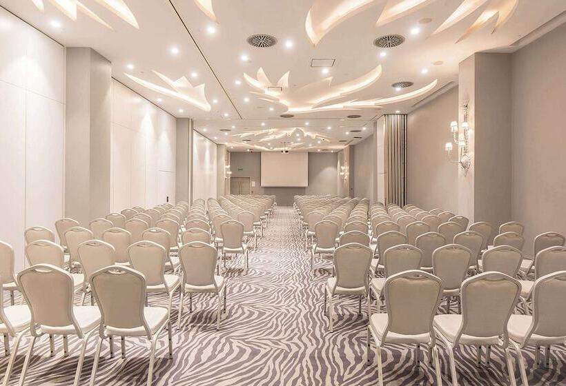 ホテル Wyndham Grand Istanbul Kalamış Marina