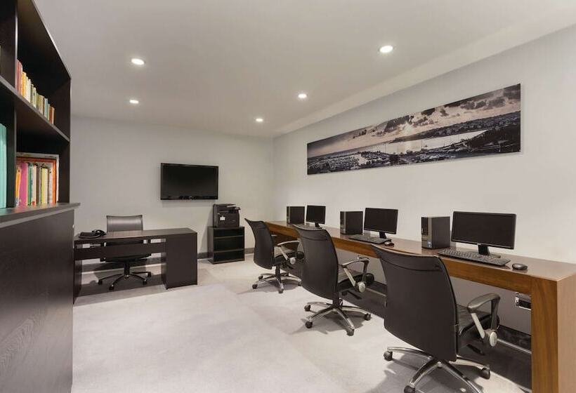 ホテル Wyndham Grand Istanbul Kalamış Marina