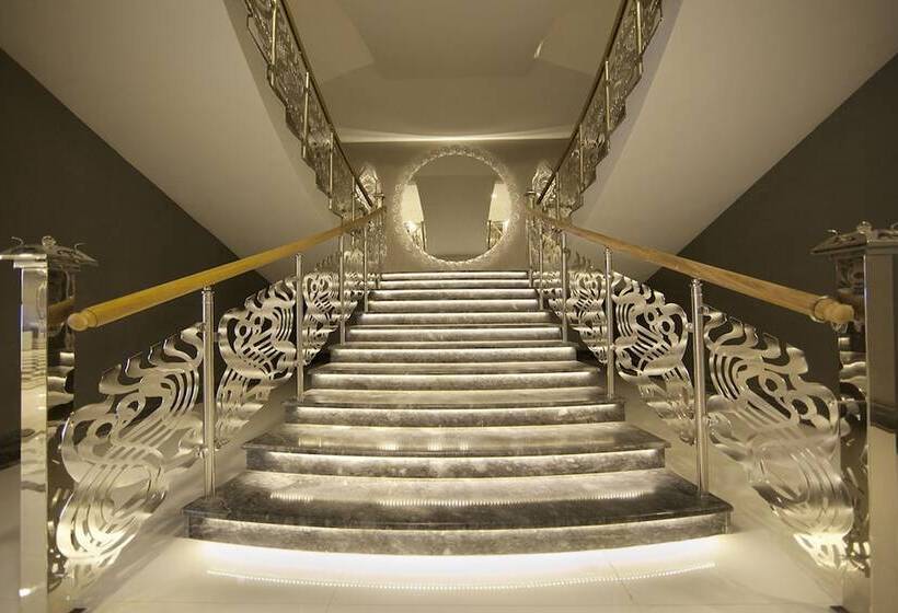 ホテル Wyndham Grand Istanbul Kalamış Marina