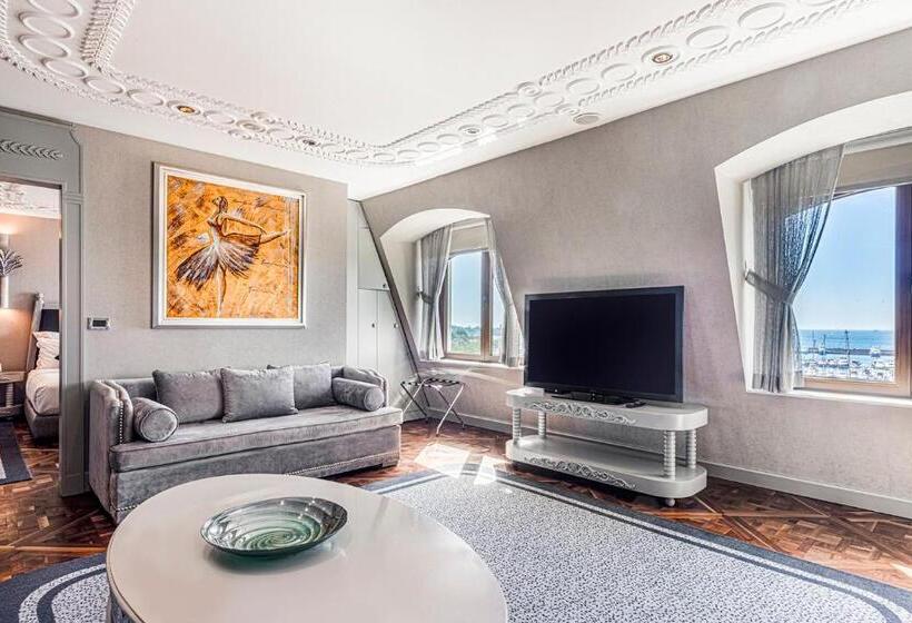 ホテル Wyndham Grand Istanbul Kalamış Marina