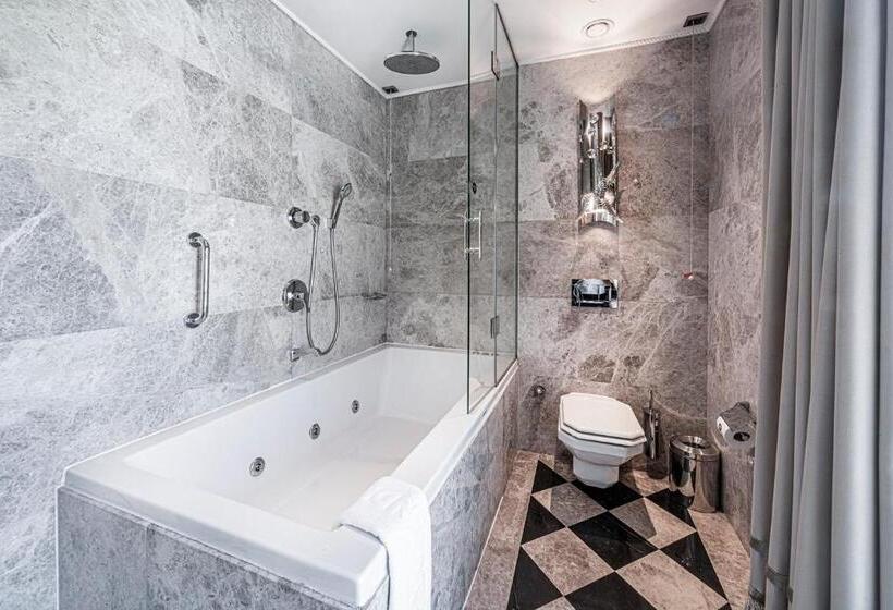 ホテル Wyndham Grand Istanbul Kalamış Marina