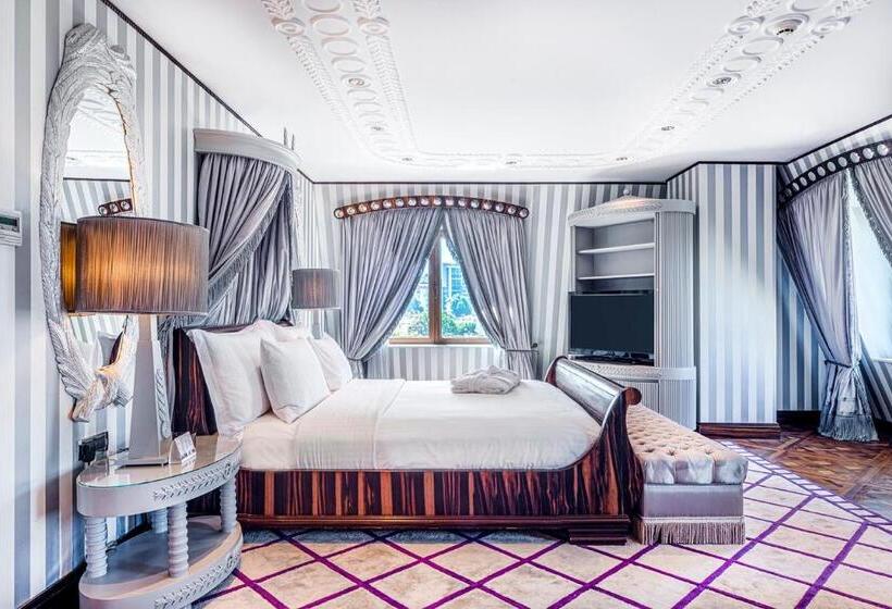 ホテル Wyndham Grand Istanbul Kalamış Marina