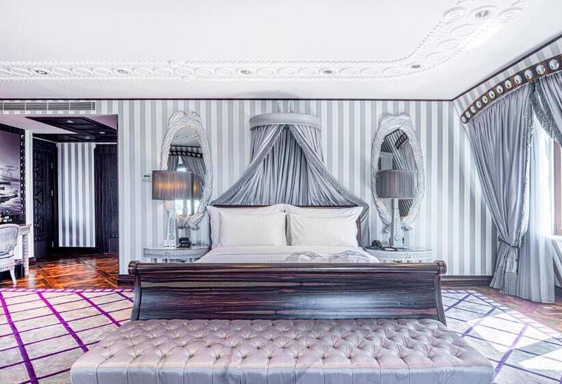 ホテル Wyndham Grand Istanbul Kalamış Marina