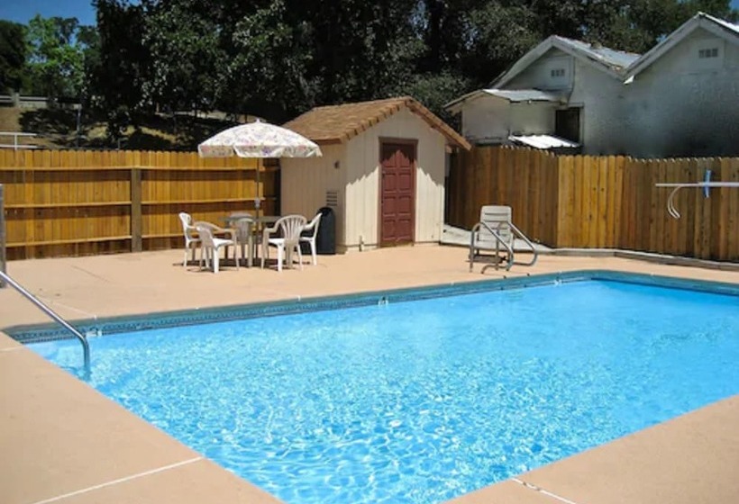 Jamestown Railtown Motel