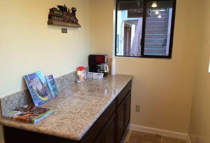 Jamestown Railtown Motel