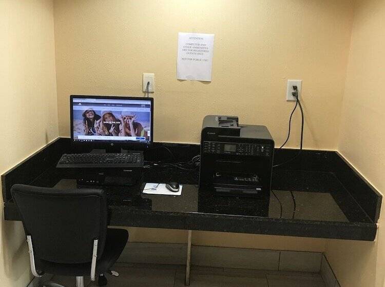 فندق على الطريق Days Inn & Suites By Wyndham Augusta Near Fort Eisenhower