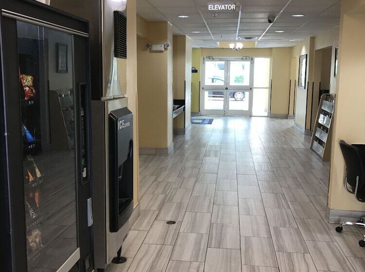 فندق على الطريق Days Inn & Suites By Wyndham Augusta Near Fort Eisenhower