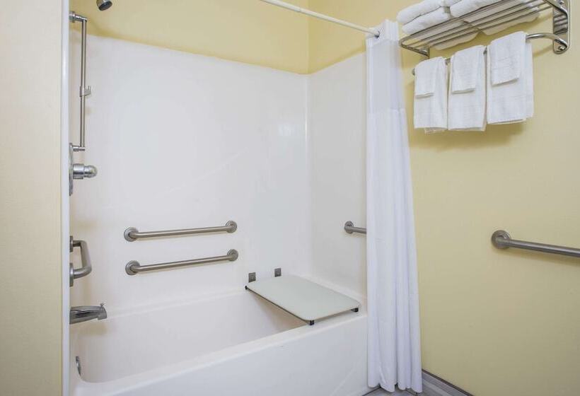 فندق على الطريق Days Inn & Suites By Wyndham Augusta Near Fort Eisenhower