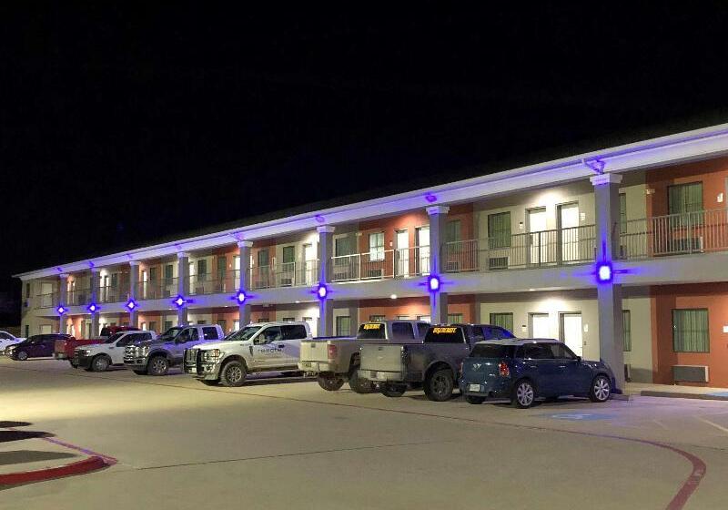 汽车旅馆  Executive Inn & Suites Joaquin