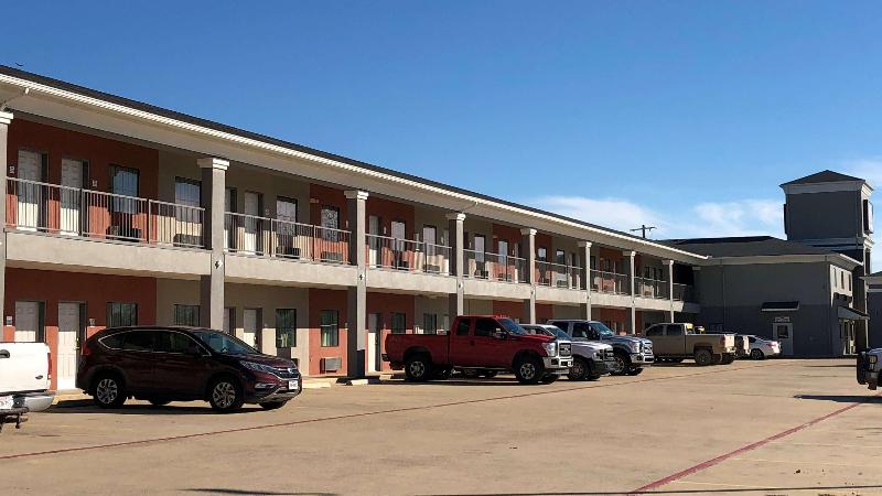 فندق على الطريق Executive Inn & Suites Joaquin