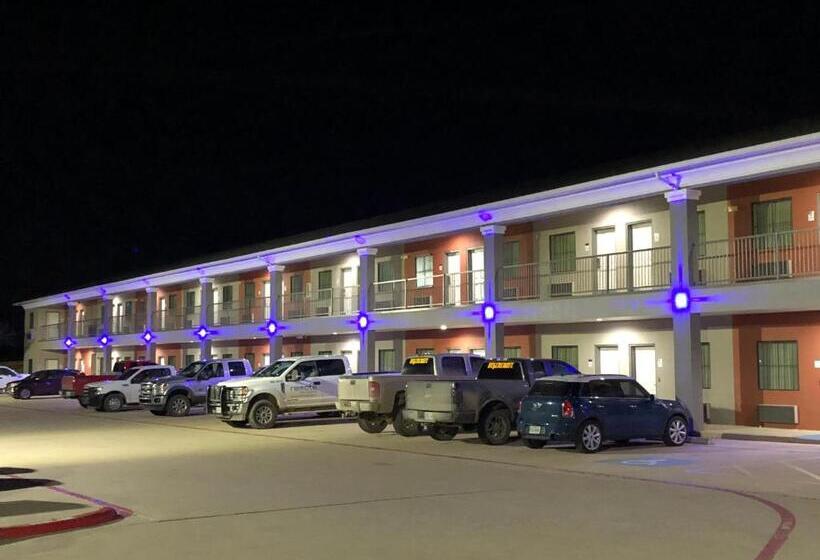 فندق على الطريق Executive Inn & Suites Joaquin