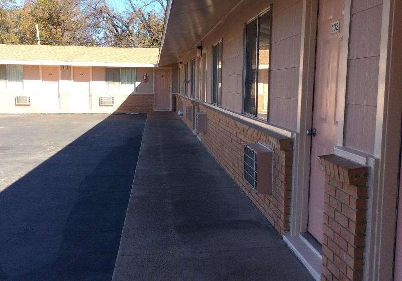 فندق على الطريق Regency Inn Comanche