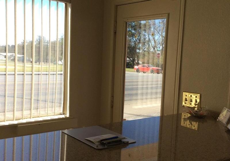 فندق على الطريق Regency Inn Comanche