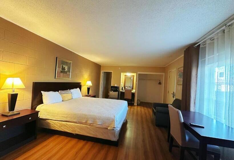 فندق على الطريق Royal Inn And Suites