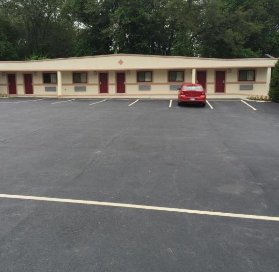 فندق على الطريق Skyview Motor Inn