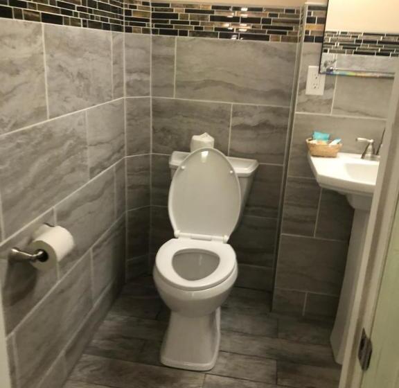 فندق على الطريق Skyview Motor Inn