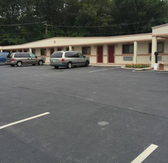 فندق على الطريق Skyview Motor Inn