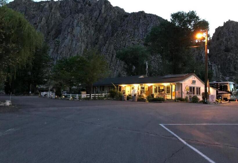 אתר נופש Meadowcliff Lodge Coleville