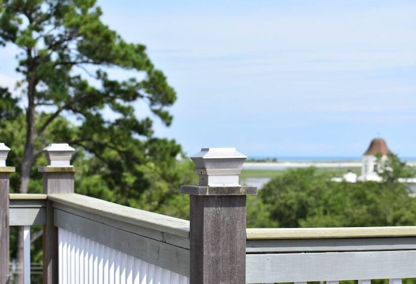 Курорт The Inlet Sports Lodge