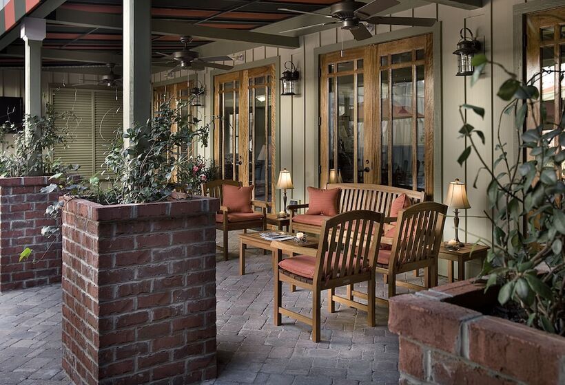 Курорт The Inlet Sports Lodge