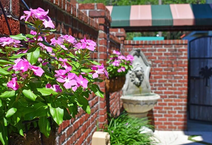 Курорт The Inlet Sports Lodge