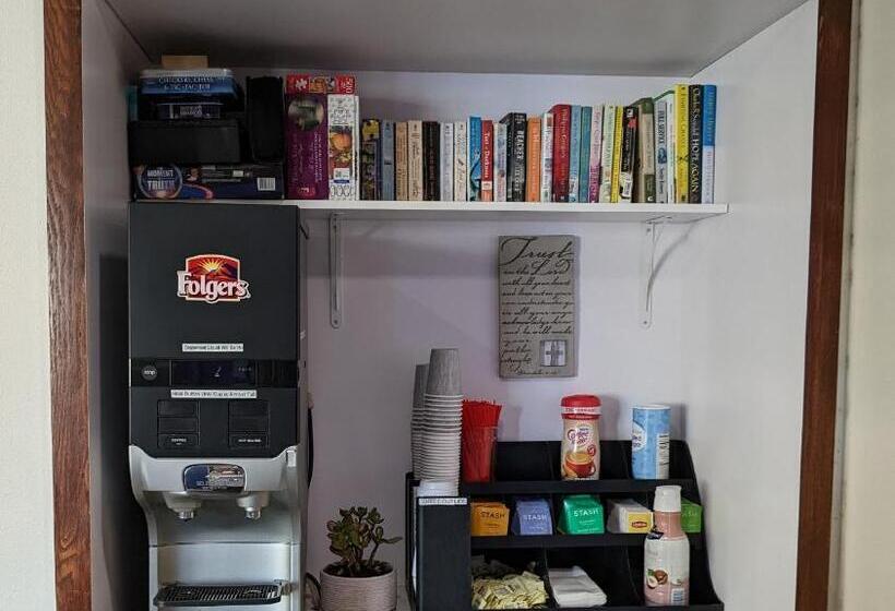 Sailor Jack Oceanfront Motel