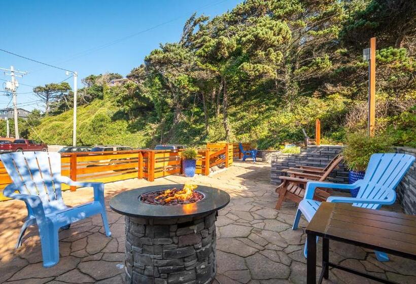 Sailor Jack Oceanfront Motel