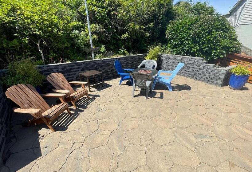 Sailor Jack Oceanfront Motel