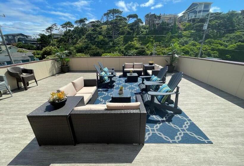 Sailor Jack Oceanfront Motel