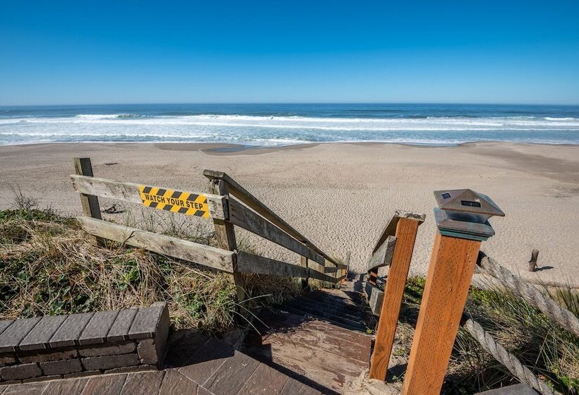 Sailor Jack Oceanfront Motel