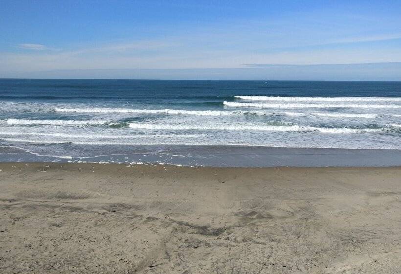 Sailor Jack Oceanfront Motel