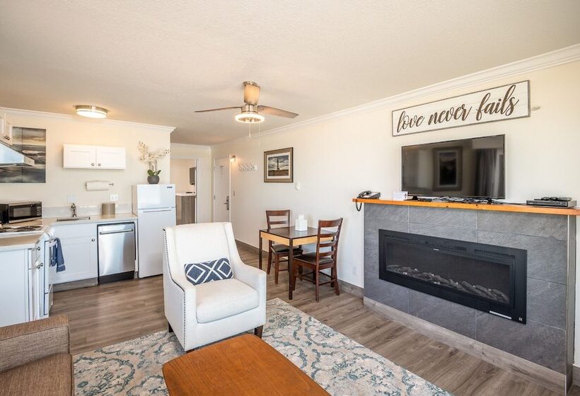 Sailor Jack Oceanfront Motel