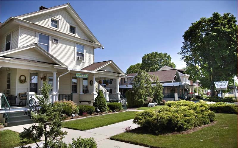 Simmons Motel And Suites