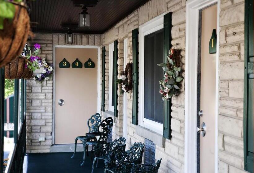 Simmons Motel And Suites