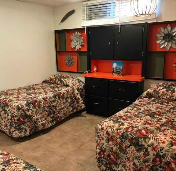 Simmons Motel And Suites