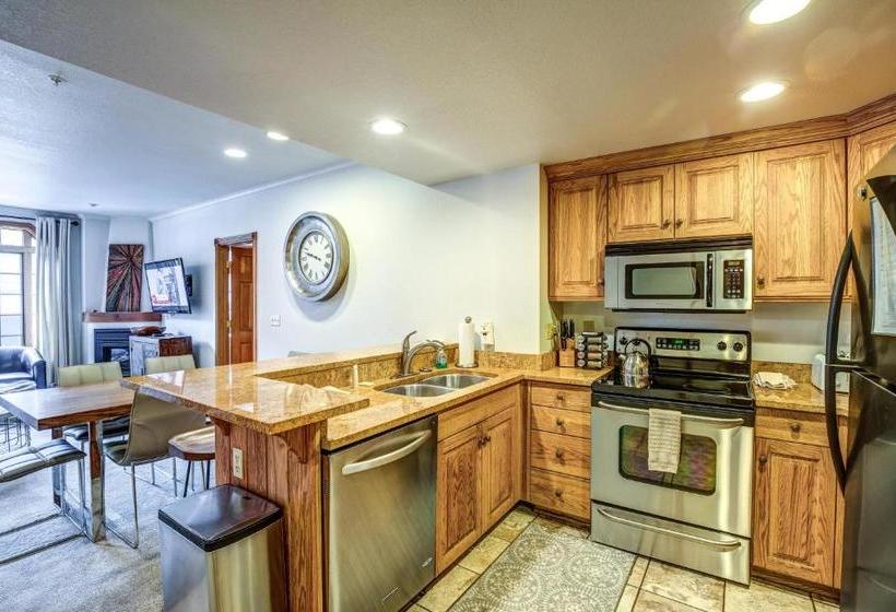 Town Lift 2c On Main Street