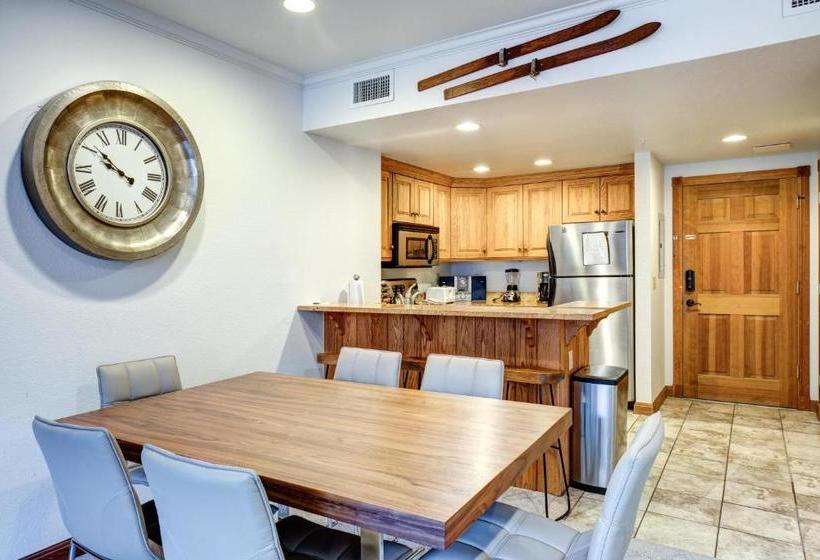 Town Lift 2c On Main Street