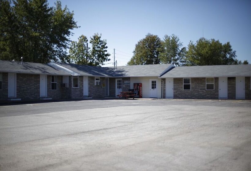 Travelier Motel   Macon