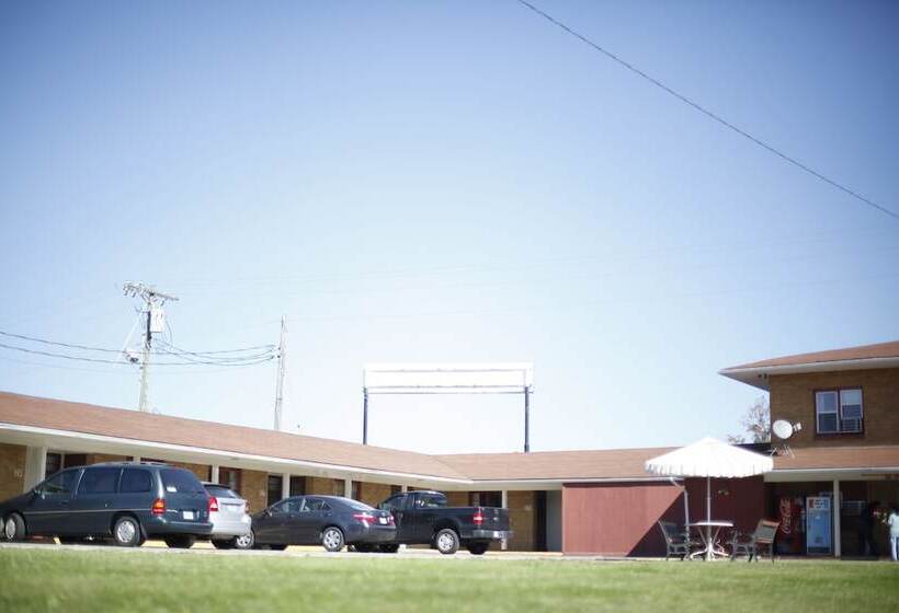 Travelier Motel   Macon