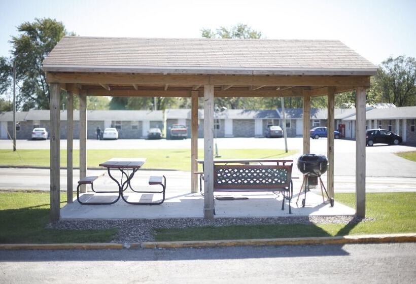 Travelier Motel   Macon